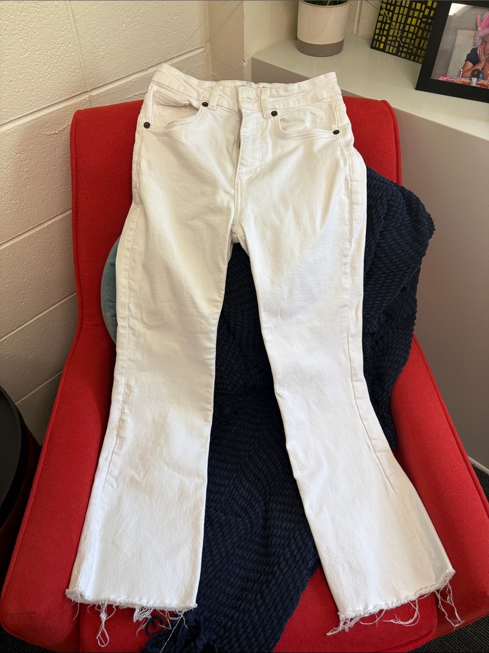 Zara White Flared Jeans with Frayed Hem